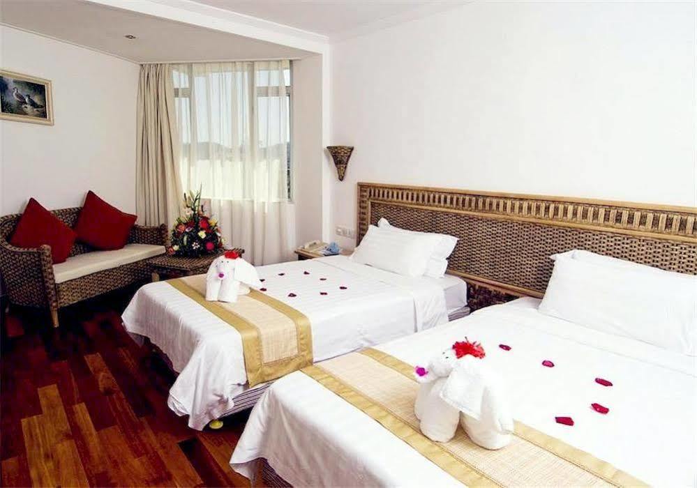 South China Hotel Sanya Bagian luar foto