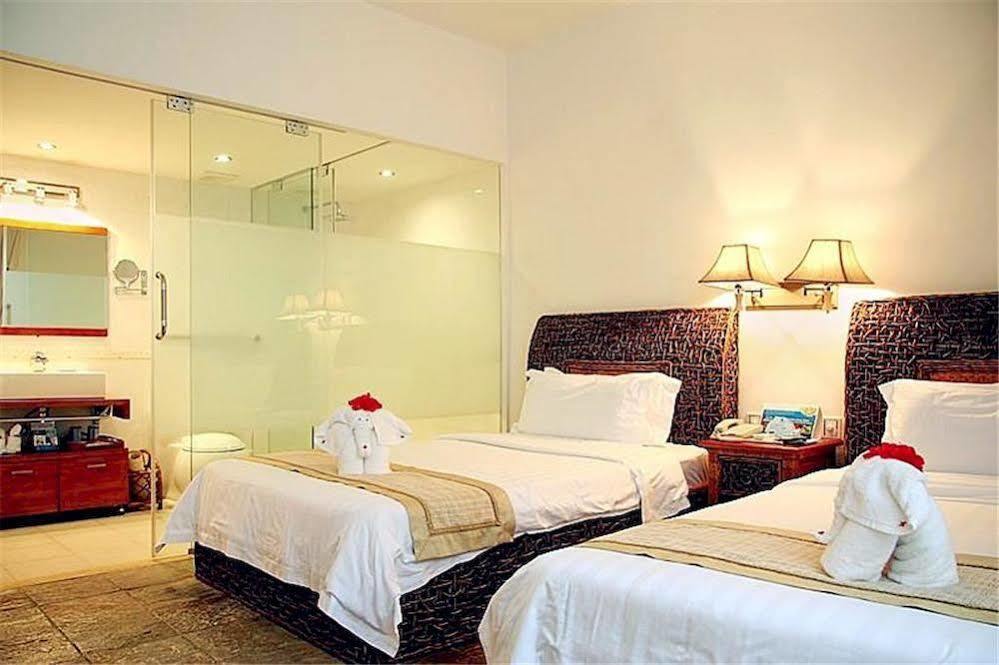 South China Hotel Sanya Bagian luar foto