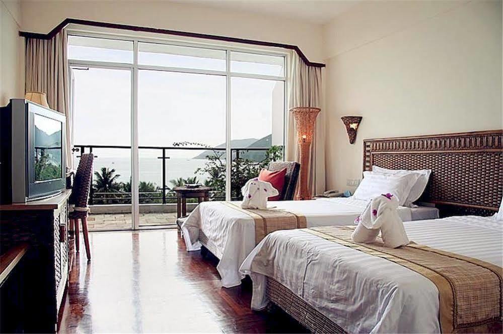 South China Hotel Sanya Bagian luar foto