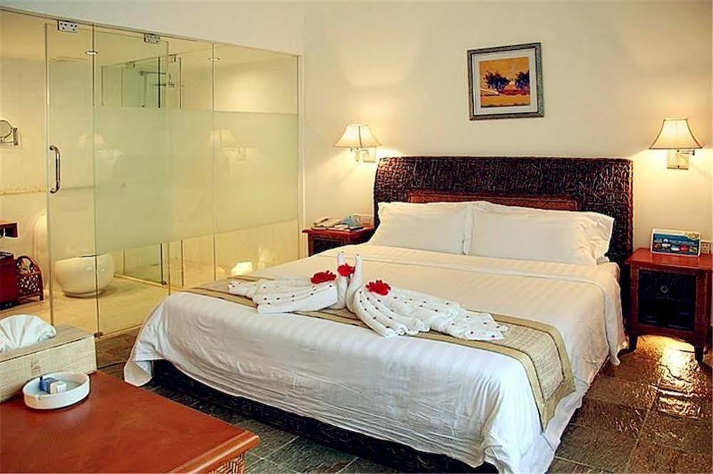 South China Hotel Sanya Bagian luar foto